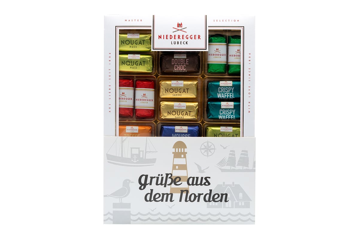 Geschenkbox mit Pralinen, Frame aus einer 360°-Produktdrehung, freigestellt